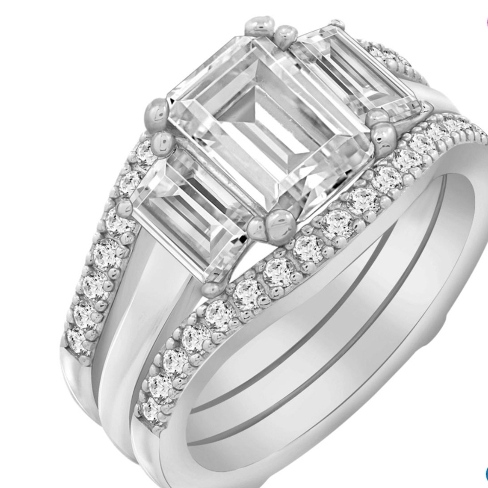 NEW IN BOX Size 6 Radiant Silver Women's Ring with Sparkling Stones